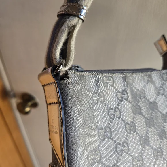 Gucci Silver Guccisima Crossbody Bag - Picture 16 of 16